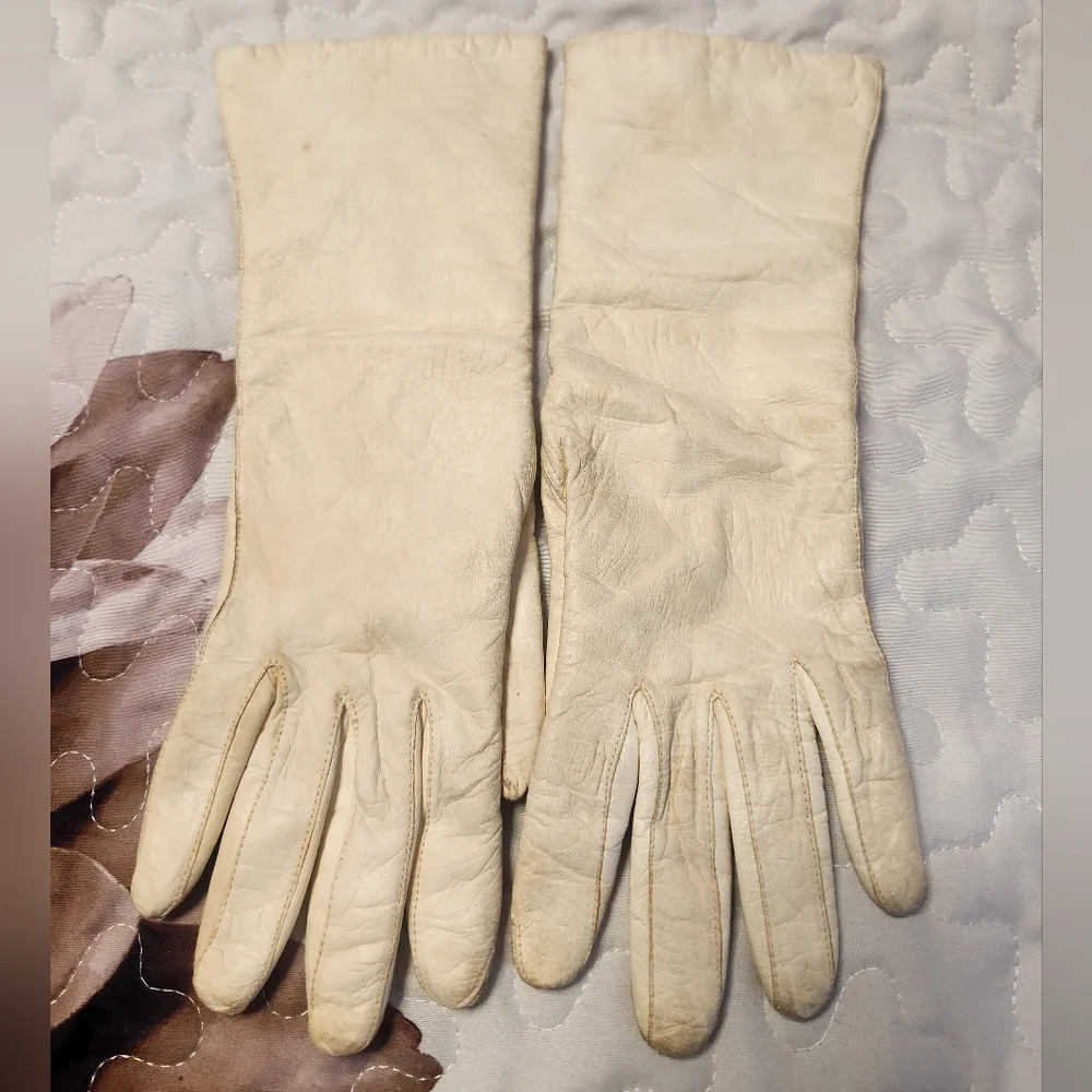 Vintage Cream Leather Gloves